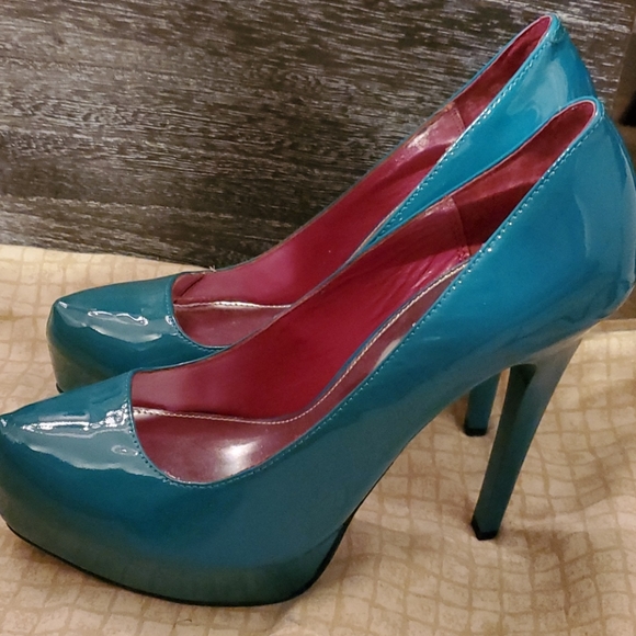 Green patent pump 10 - Picture 1 of 4